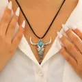 Boho western longhorn schedel ketting met turkoois steen en zwart koord detail - Stierenschedel Ketting (A-319) / Antiek Zilver