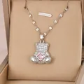 Collana con ciondolo a forma di orso placcata oro 18K con gemma quadrifoglio rosa - Catena a Foglia Argento Ciondolo Orsetto-Pietra Rosa / Argento con strass rosa