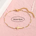 Goldenes Edelstahl-Armband mit Kreuzanhänger, weißen Perlen und verstellbarem Verschluss - Weiß