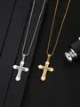 Detalle de los colgantes de cruz en plata y oro con pequeños cristales pavé incrustados - Cruz Doble con Diamantes de imitación / Plateado