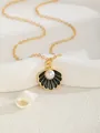 Élégant collier coquillage doré avec émail noir et perle centrale raffinée - Coquille - Noir