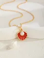 Collier doré chic avec pendentif coquillage rouge orné d'une perle blanche délicate - Coquillage Rouge Foncé