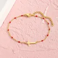 Bracelet croix en acier inoxydable doré avec perles rouges délicates et fermoir mousqueton - Style Croix Horizontale