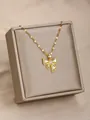 Elegante collar de lazo dorado con cristal rectangular y brillantes sobre caja de joyas - Colgante de Lazo de Zirconia (13)