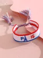 Primer plano de la pulsera tejida PARIS con motivo de la Torre Eiffel y flecos de colores - Estilo Bordado PARIS Rojo Blanco Azul (40)