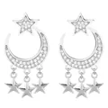 Pendientes de plata con estrella y luna con cristales de circón en fondo blanco - Estilo Colgante de Estrella y Luna (E20) / Plateado