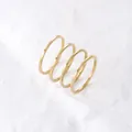 Anello a spirale multistrato in acciaio inossidabile dorato lucido su sfondo bianco - Stile Oro A Spirale Multistrato Minimalista (W1-R01639J-GD)