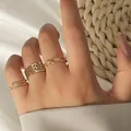 Dreiteiliges goldenes geometrisches Ring-Set mit Hohlmuster und Kettengliedern - Hohlkette Welle Gold Stapelbare Ringe Set (X353)