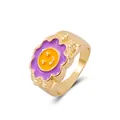Anillo de flor dorado con pétalos de esmalte púrpura y diseño de carita sonriente - Talla única / Estilo de Cara Sonriente Amarilla (02)