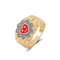 Anillo de sello floral dorado con cara sonriente de corazón rojo y esmalte gris - Talla única