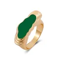 Anillo dorado minimalista con incrustaciones de esmalte verde oscuro y texturas escalonadas - Talla única / Estilo Nube Verde (09)