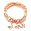 Bracciale a tre strati di perline in oro rosa con tre ciondoli a farfalla 3D su sfondo bianco - Stile Farfalla Oro Rosa (S106-SL05950-RG)