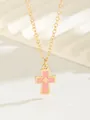 Rosafarbener Emaille-Kreuzanhänger mit Goldbeschichtung an einer feinen O-Halskette - Rosa