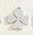Colgante de trébol plateado con textura mate y ojal para creación de joyas DIY - Estilo Trébol (PJ108202-SL) / Plateado