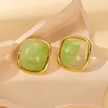 Orecchini a perno quadrati dorati vintage con resina verde chiaro per donna - Quadrato Verde (E0396)