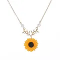 Collier tournesol doré élégant avec accents de perles blanches et pendentif floral - 01 Collier Tournesol Doré