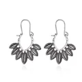 Boucles d'oreilles vintage argentées en forme de coquillage avec feuilles en éventail - Argent Antique en Forme d'Éventail (3303)