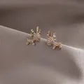 Boucles d'oreilles renne plaquées or élégantes avec bois en micro-pave de cristal - Or