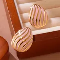 Boucles d'oreilles ovales émaillées roses avec motif à vagues dorées au style océan - Style Ovale Larme (FYD6067EH-pink)
