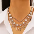 Dettaglio della collana multistrato con croce di perle e catena argentata a nappa - Collana a Triplo Strato Argento (3440)