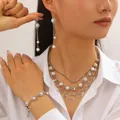 Set di gioielli di perle multistrato con ciondolo a croce, orecchini e bracciale chic - Set Orecchini Collana E Bracciale (08)