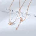 Dettaglio collana a catena box oro rosa con pendente cilindrico impreziosito da zirconi - Stile Perla di Trasferimento Micro-pavè (XL61068) / Oro rosa