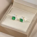 Orecchini a perno vintage a cuore con smeraldo e diamanti in confezione regalo dorata - Oro Verde