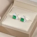 Orecchini verde smeraldo taglio quadrato con zirconi a cuore in finitura argento - Argento/Verde