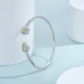Vista dettagliata del bracciale argento con pietre di zircone gialle a goccia e quadrate - Giallo Argentato