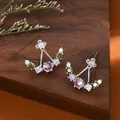 Orecchini a perno in argento S925 con zirconi e opale su un espositore di classe - Argento (ED66948)