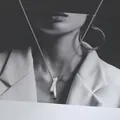Elegante versilberte Kreuzanhänger-Halskette mit Zirkonia-Mikropflaster-Akzenten - Silber (XL63249)