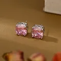 Dettaglio orecchini con gemma rosa taglio quadrato e montatura in argento geometrico - Stile Rosa(ED69855) / Argento