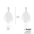 Orecchini a goccia in pelliccia di visone bianco con perle e cristalli eleganti - Pendaglio Piuma Bianca (NCE01887-3)