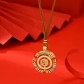 Collar con colgante Fu bañado en oro con cuentas turquesas y rojas en cordón marrón - Estilo Fu Artístico Tallado Hueco Dorado (XL00318)