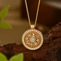 Collar con colgante circular chapado en oro de 18K con diseño calado y diamantes - Ocho Símbolos Auspiciosos Mandala Calado Dorado (XL00342)