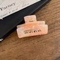 Rechteckige Haarklammer aus acetat in Apricot-Marmor mit goldener Metallfeder - Nebelrosa