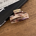 Medium hair claw clip in marble texture acetate with purple and cream tones - Textured White-Purple