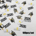 Confettis de remise de diplôme 2026 avec chapeaux et diplômes pour déco de table 100 pièces - Style promotion 2026