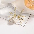 Elegante spilla a ragno dorata con perla bianca e strass di cristallo scintillanti - Ragno dorato