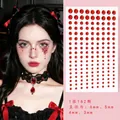 Strass rouges autocollants pour maquillage en 4 tailles avec 162 pièces par feuille - Rouge Tailles Assorties