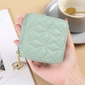 Mini porta rossetto verde menta trapuntato con specchio e ciondolo a fiore - Verde