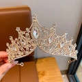 Couronne dorée de luxe pour filles avec zircons étincelants et perles élégantes - Style Doré (YY-001)