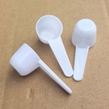 Three-piece set of white plastic measuring spoons for milk powder and kitchen ingredients - White
