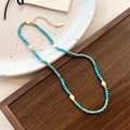 Dettaglio della collana con turchese naturale, perle barocche e chiusura in metallo dorato - Collana Con Quattro Perle d Acqua Dolce