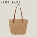 Minimalistische gewebte Papierschnur-Einkaufstasche mit braunen Ledergriffen in Naturbeige - Camel