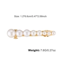 Eleganter goldener Haarclip mit acht abgestuften weißen Perlen Größe 1.2x6.6 cm - Verlaufendes Perlenmodell (DNCF00684)