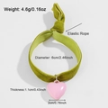 Elastisches Samtarmband in Grün mit rosa 3D-Herzanhänger für modebewusste Damen - Grün Rosa Herz Stil (DNXB04243-3)