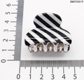 Hair claw clip featuring black and white striped pattern and silver metal teeth - Black And White Diagonal Stripes (DNXF00519)