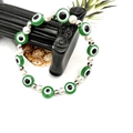 Bracciale elastico malocchio con perline verdi, perle bianche e accenti argentati - Verde