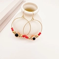 Goldene Creolen mit roten Kristallen und orangefarbenen Evil-Eye-Perlen im Boho-Stil - Orange